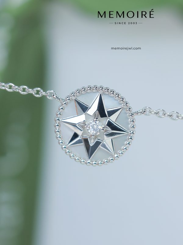 MEMOIRÉ White Gold Mother-of-Pearl Compass Necklace
