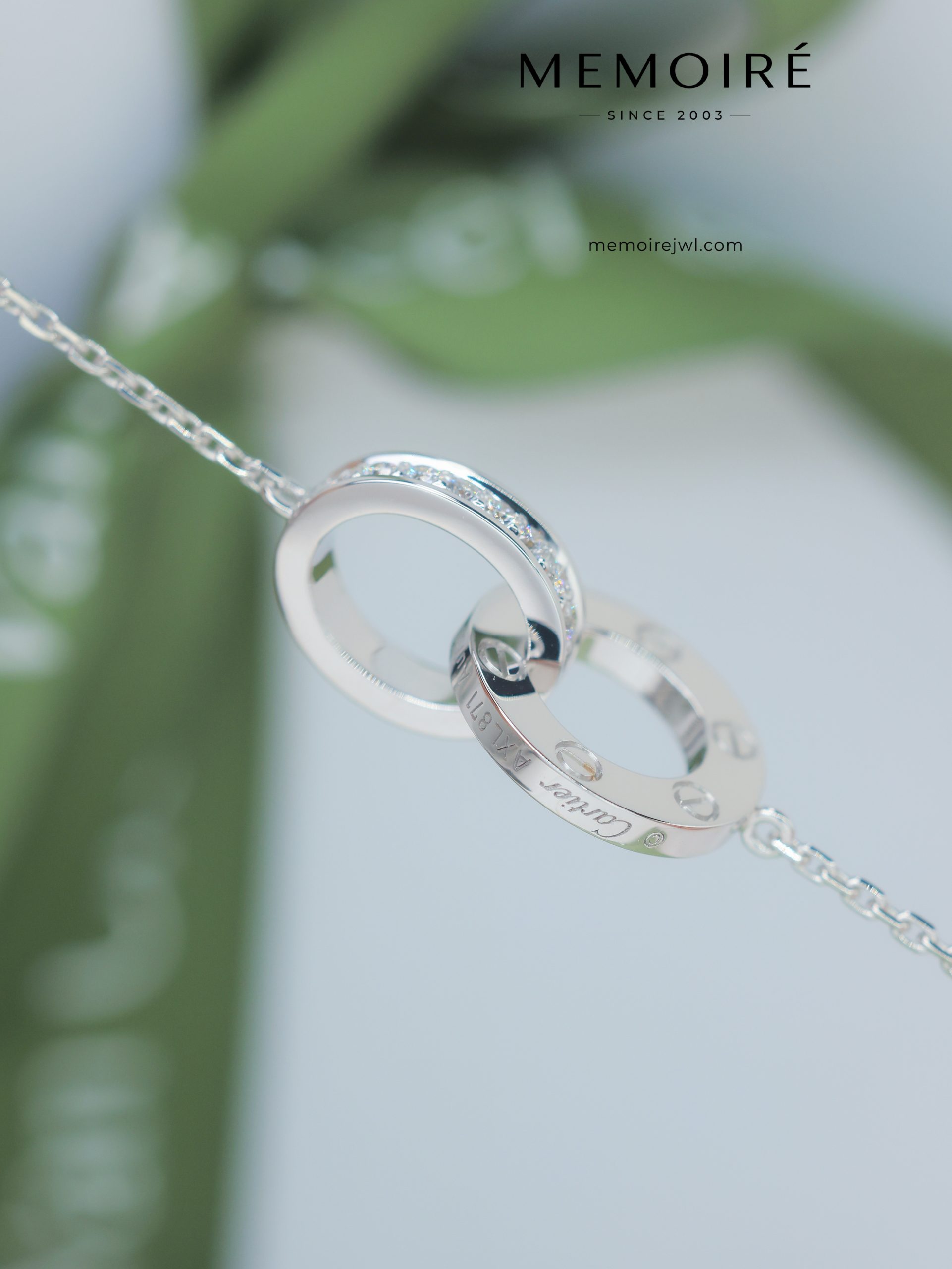 MÉMOIRÉ 18K White Gold Interlocking Circle Diamond Necklace - Image 4