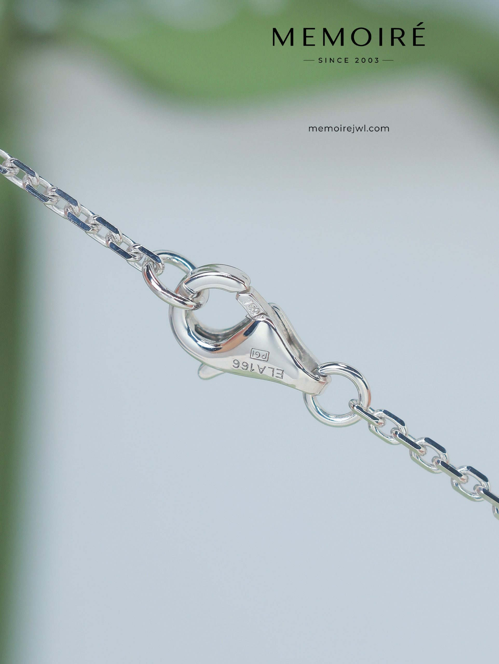 MÉMOIRÉ 18K White Gold Interlocking Circle Diamond Necklace - Image 5