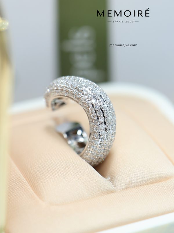 MÉMOIRÉ 18K White Gold Multi-Row Pave Diamond Band Ring