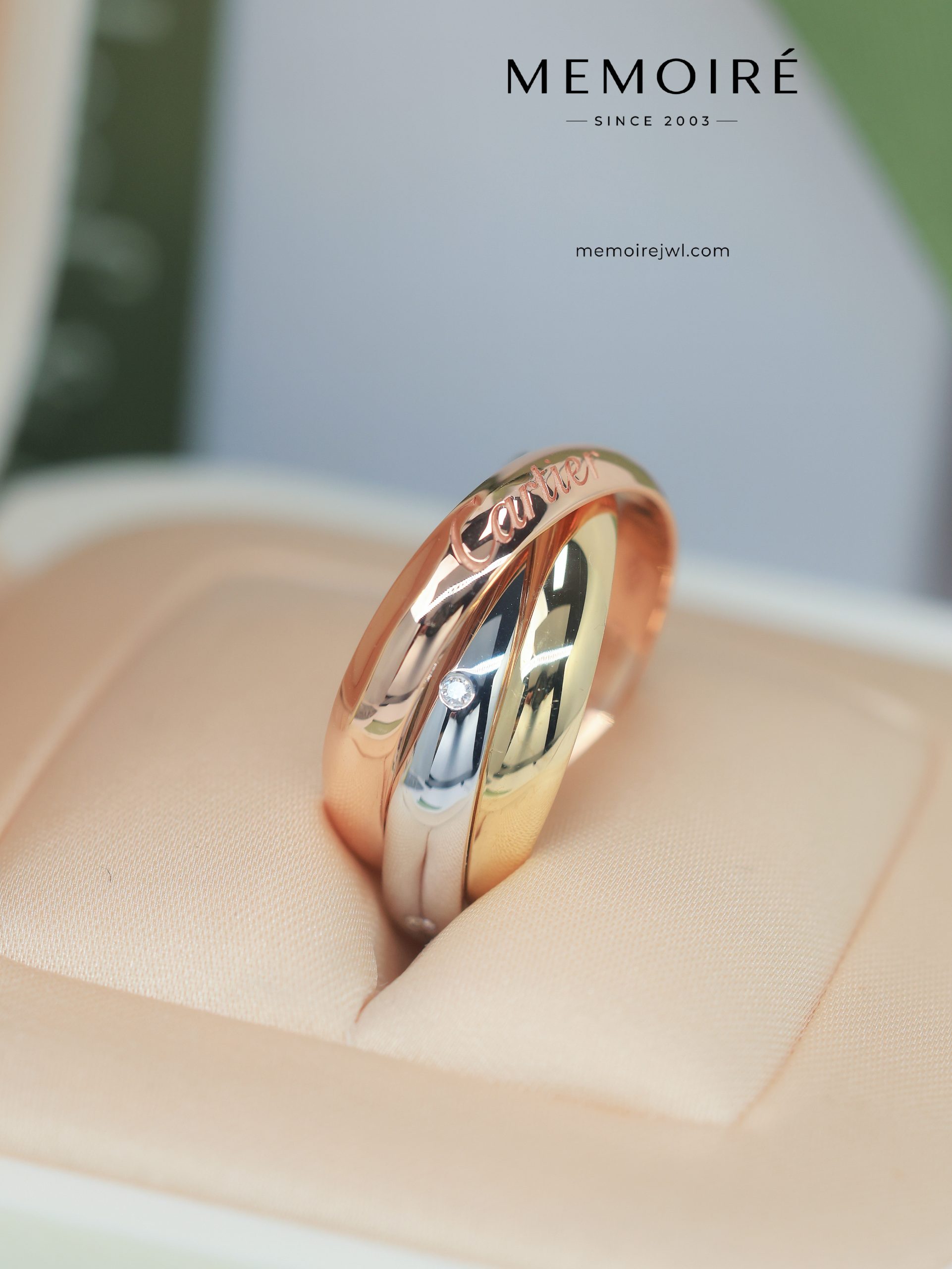 MÉMOIRÉ 18K Tri-Color Intertwined Single Diamond Band Ring