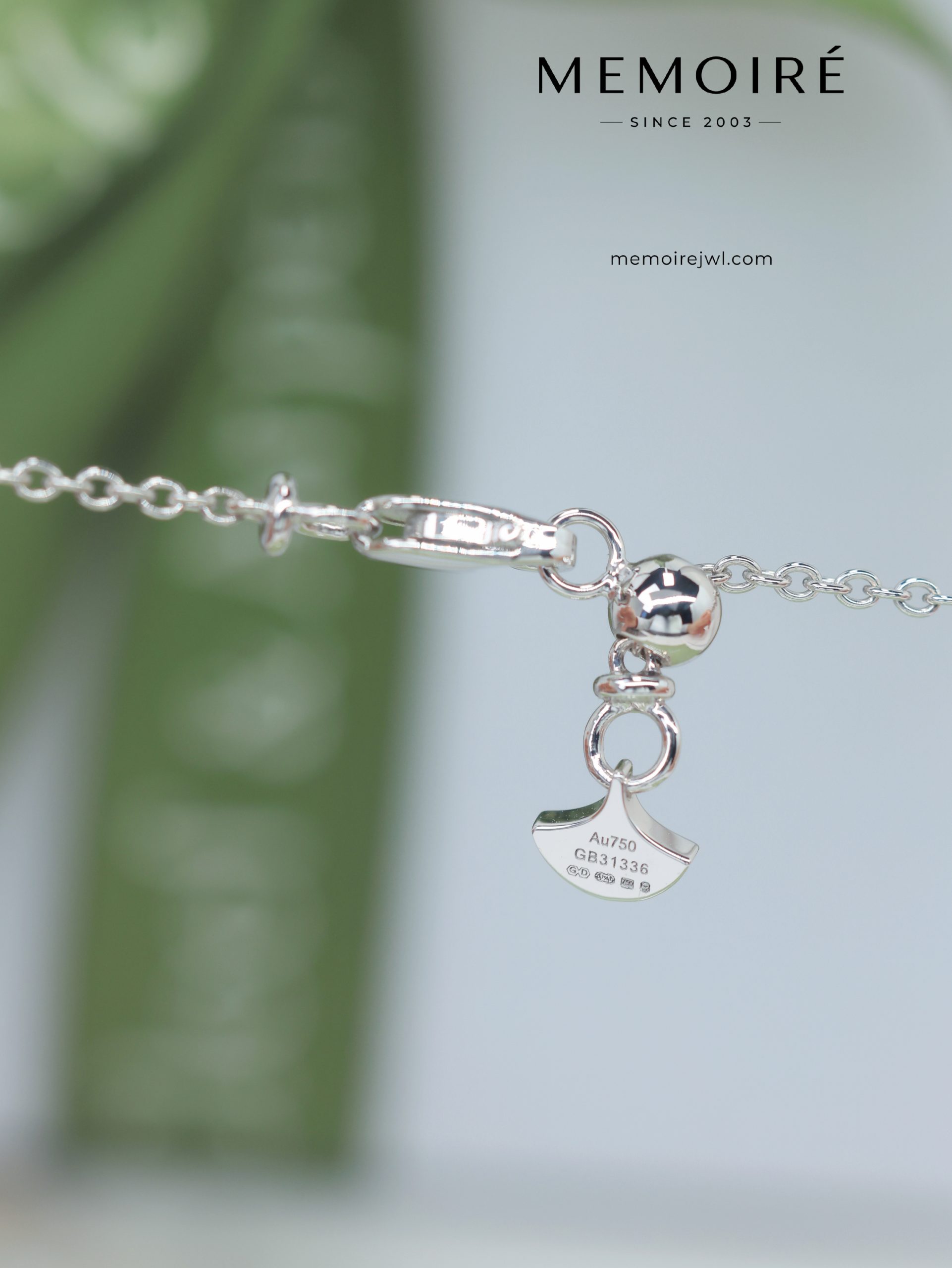 MEMOIRÉ White Gold Cross Pendant Necklace - Image 5