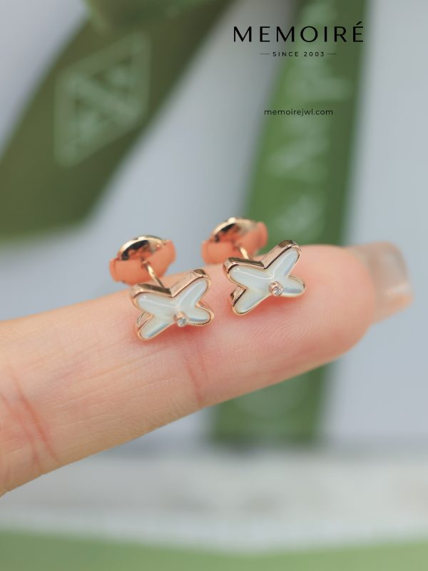 MEMOIRÉ Rose Gold Mother-of-Pearl Cross Stud Earrings