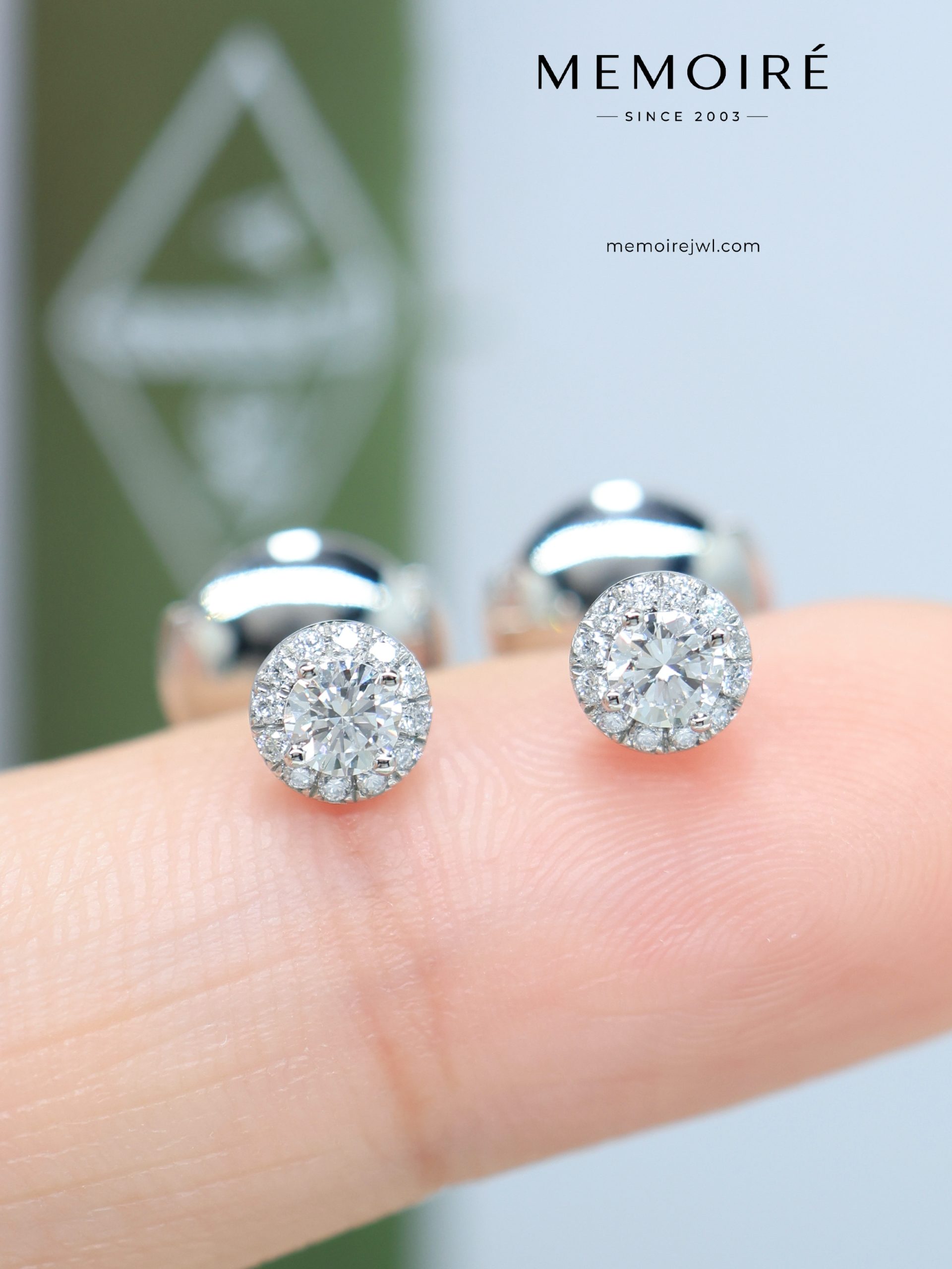 MEMOIRÉ Platinum 0.05ct Solitaire Halo Stud Earrings