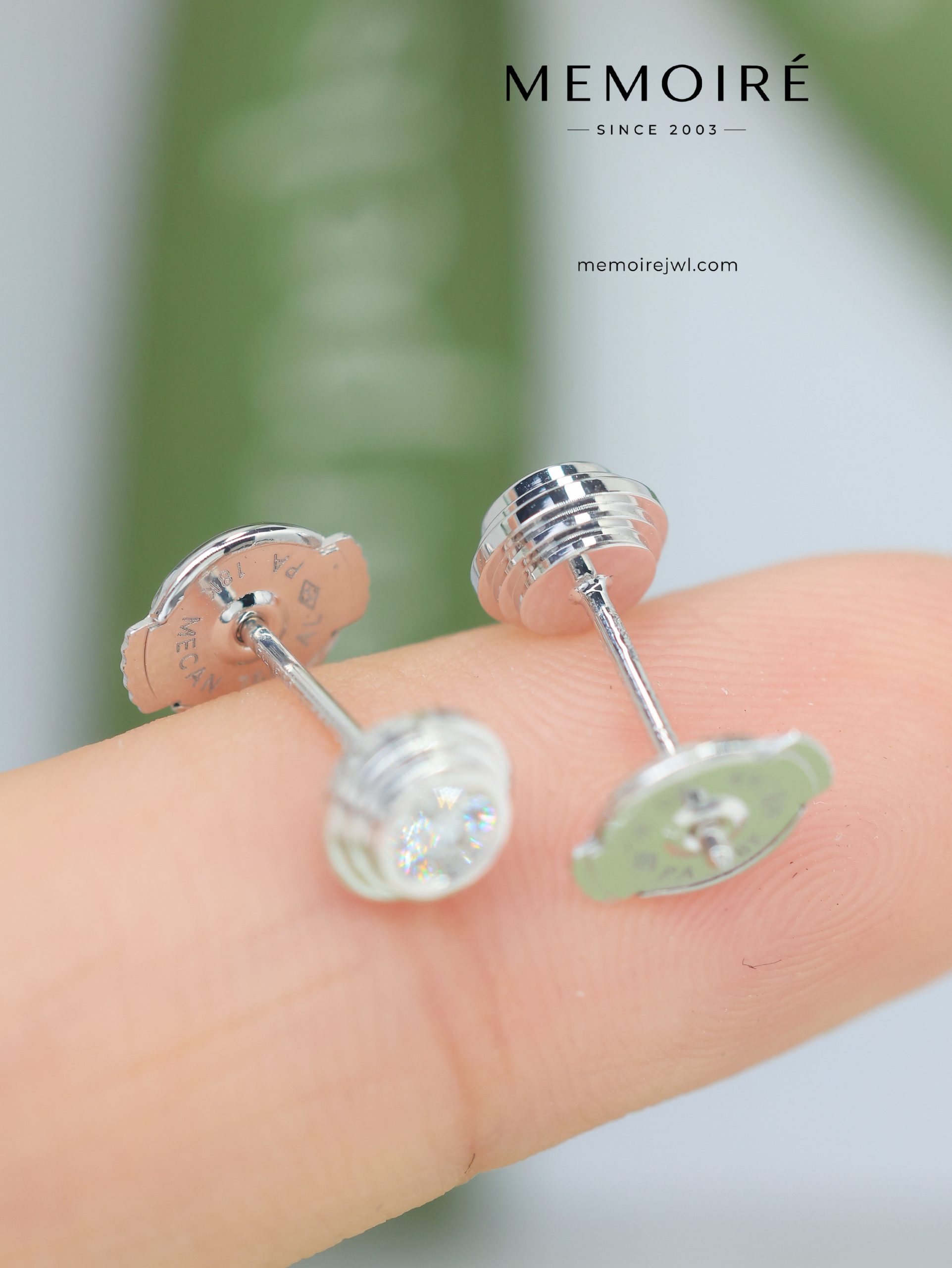 MÉMOIRÉ 18K White Gold Multi-Ring Bezel Set Solitaire Diamond Stud Earrings - Image 4