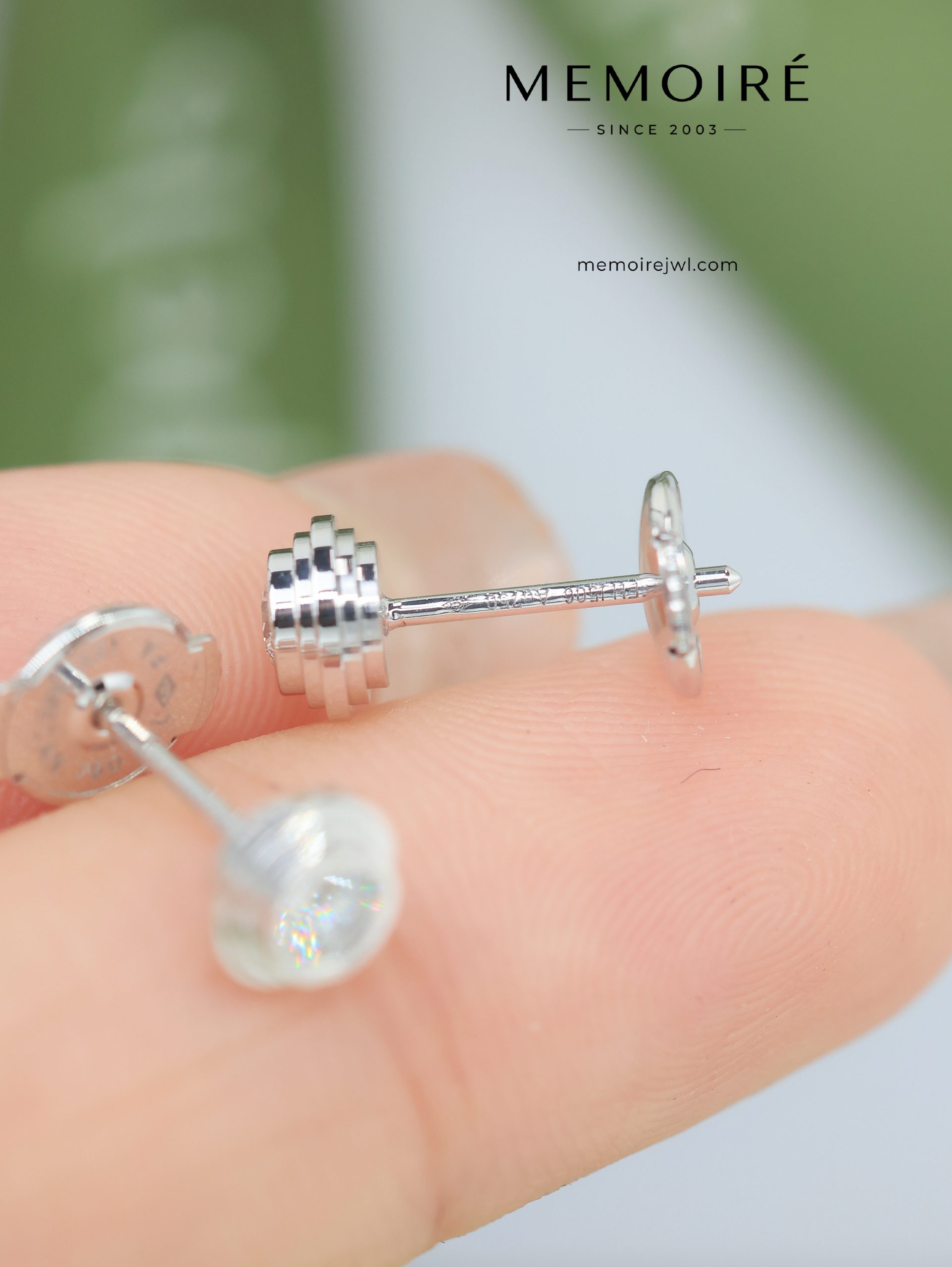 MÉMOIRÉ 18K White Gold Multi-Ring Bezel Set Solitaire Diamond Stud Earrings - Image 5