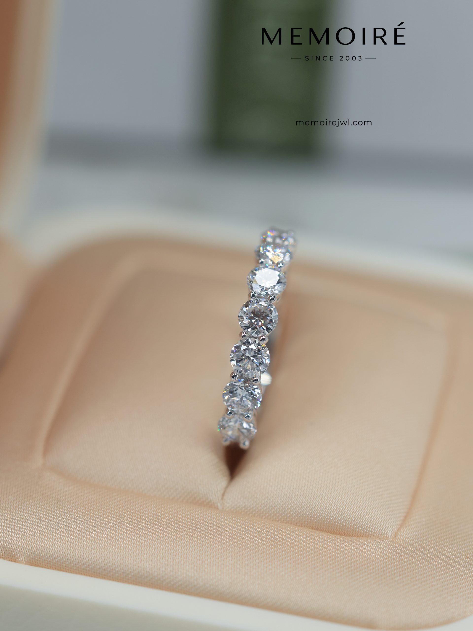 MÉMOIRÉ 18K White Gold Half Eternity Diamond Band Ring - Image 4