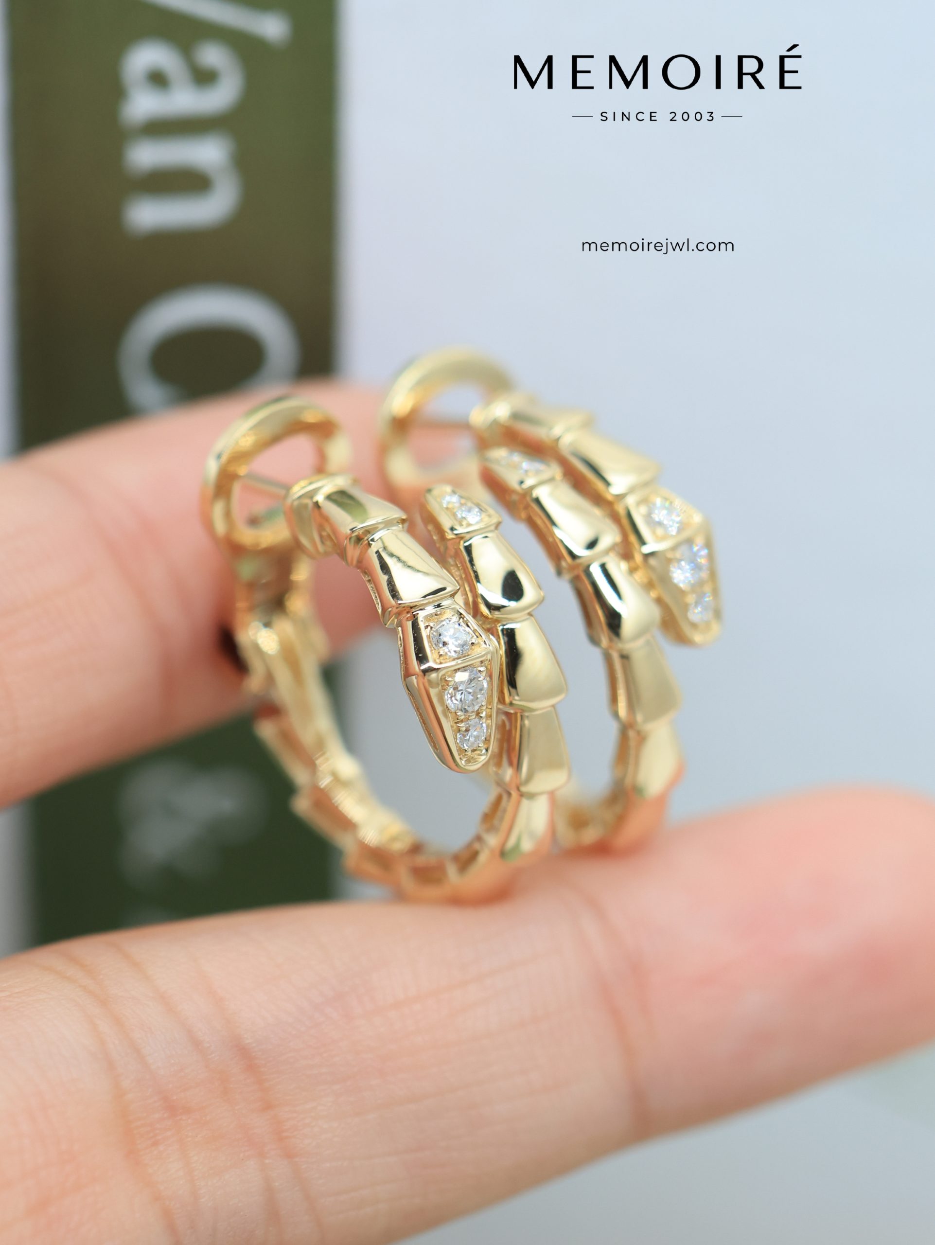 MÉMOIRÉ Snake Segment Pave Diamond 18K Yellow Gold Hoop Earrings - Image 4