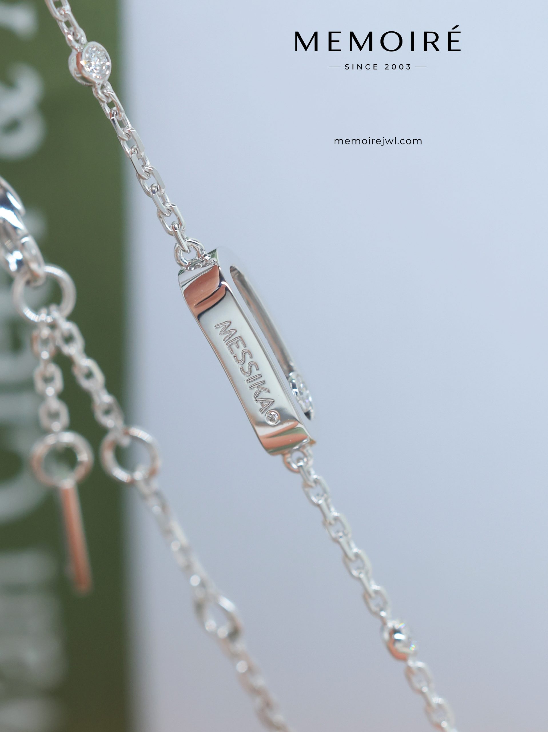 MEMOIRÉ White Gold Small Single Moving Diamond Bracelet - Image 3