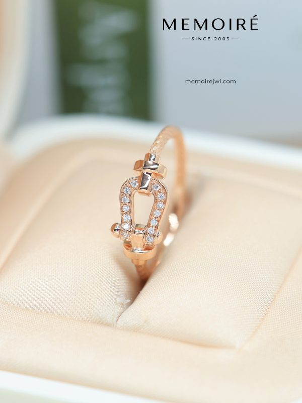 MEMOIRÉ Rose Gold Narrow Half-Pave Horseshoe Buckle Twisted Wire Ring