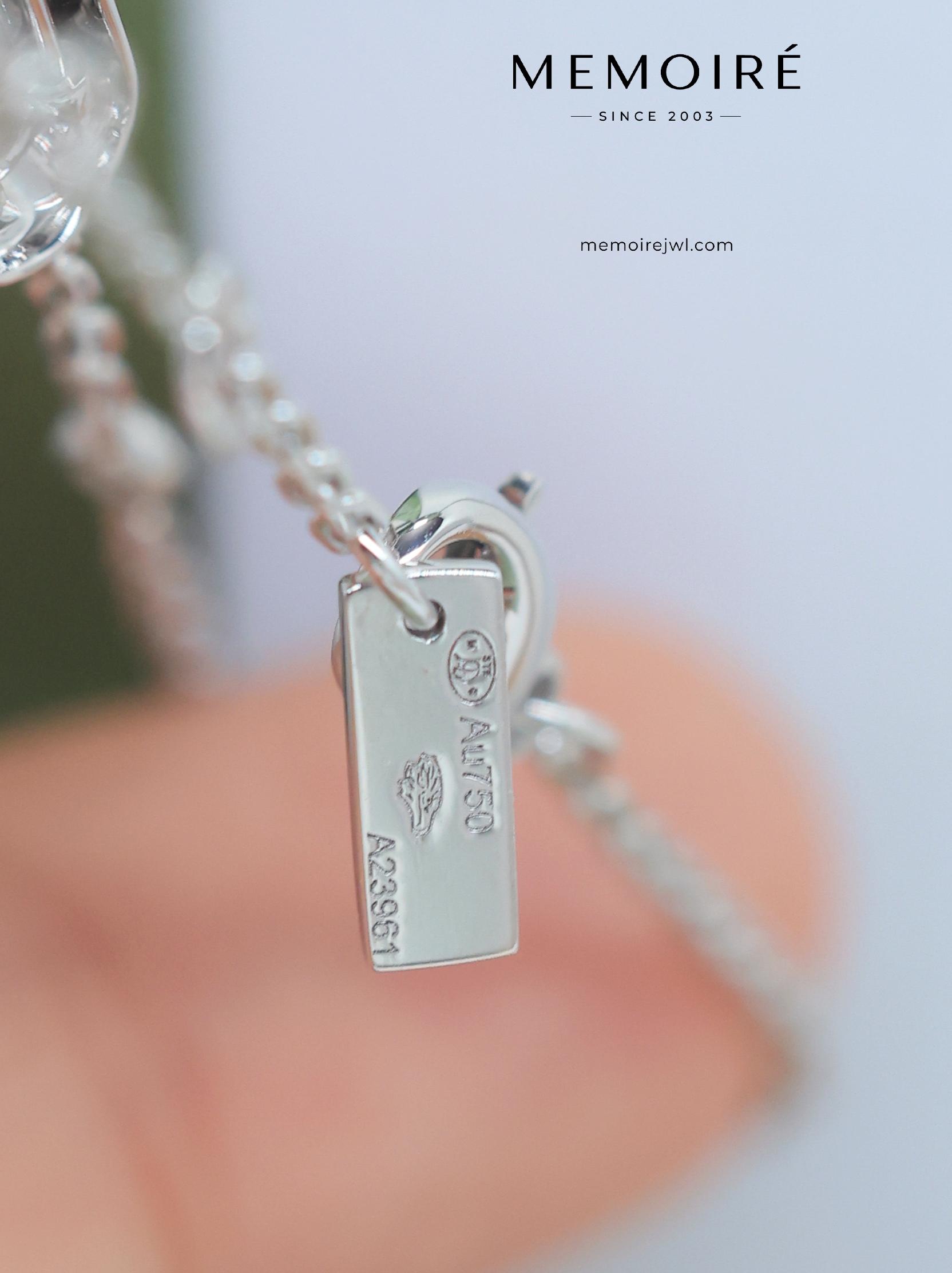 MEMOIRÉ White Gold Small Single Moving Diamond Bracelet - Image 5