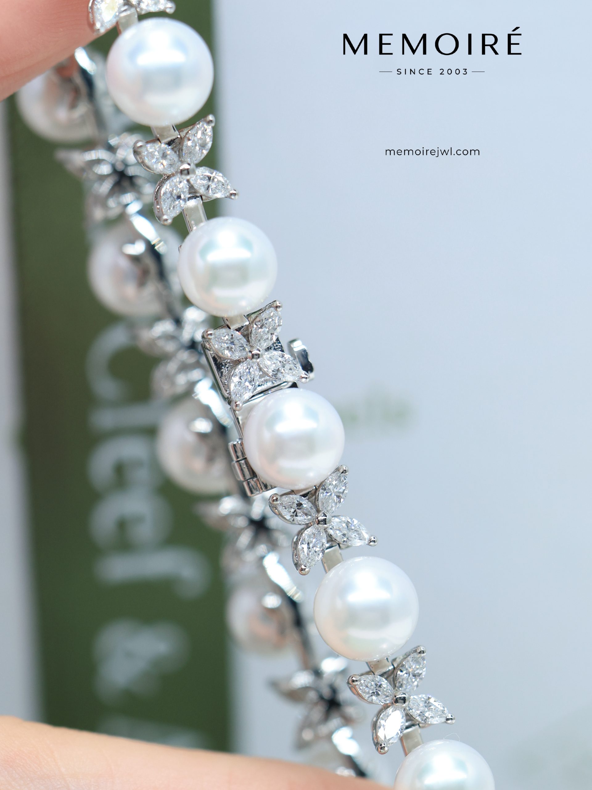 MEMOIRÉ Platinum Marquise-Cut Diamond and Pearl Alternating Bracelet - Image 5