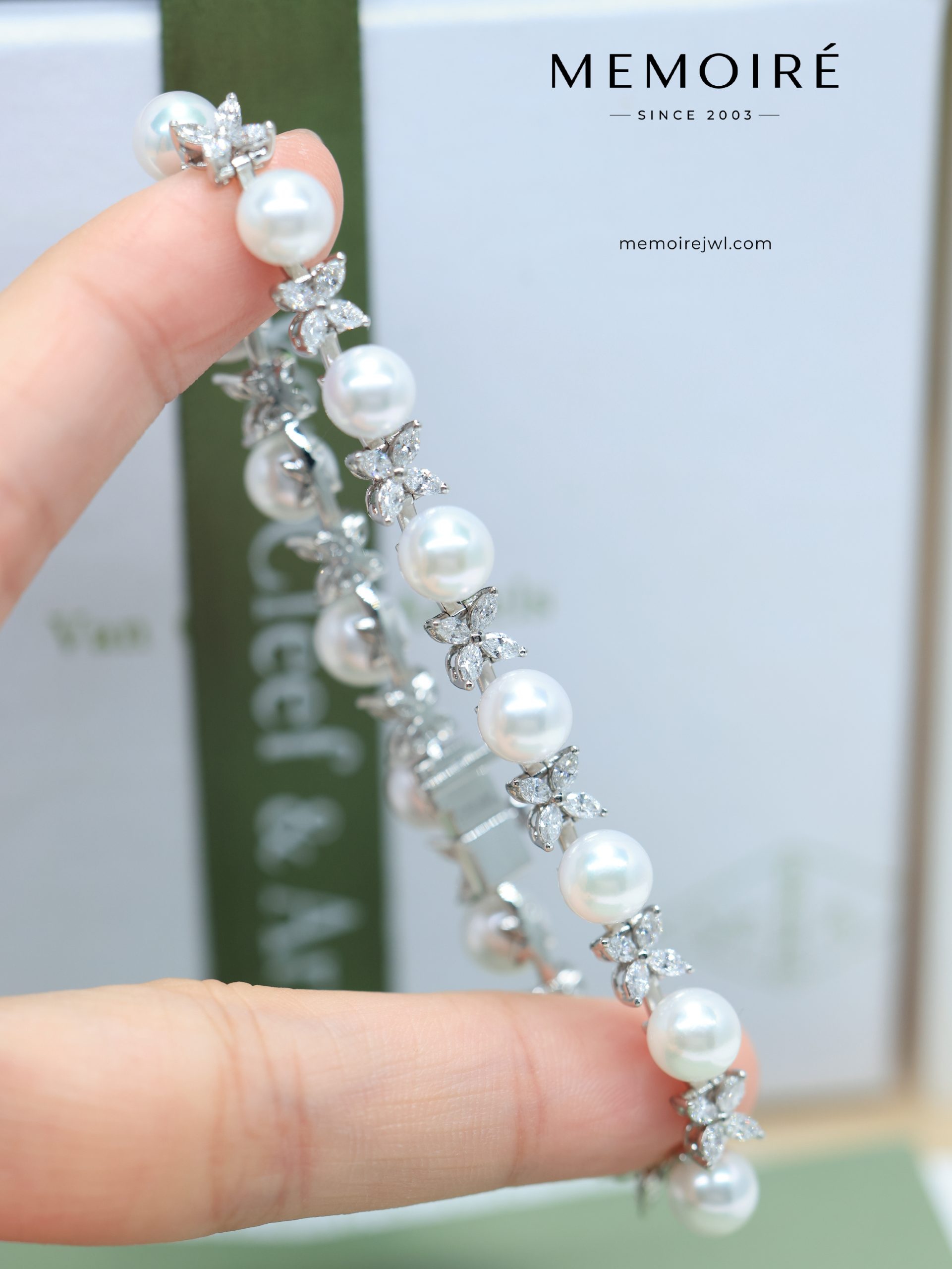 MEMOIRÉ Platinum Marquise-Cut Diamond and Pearl Alternating Bracelet