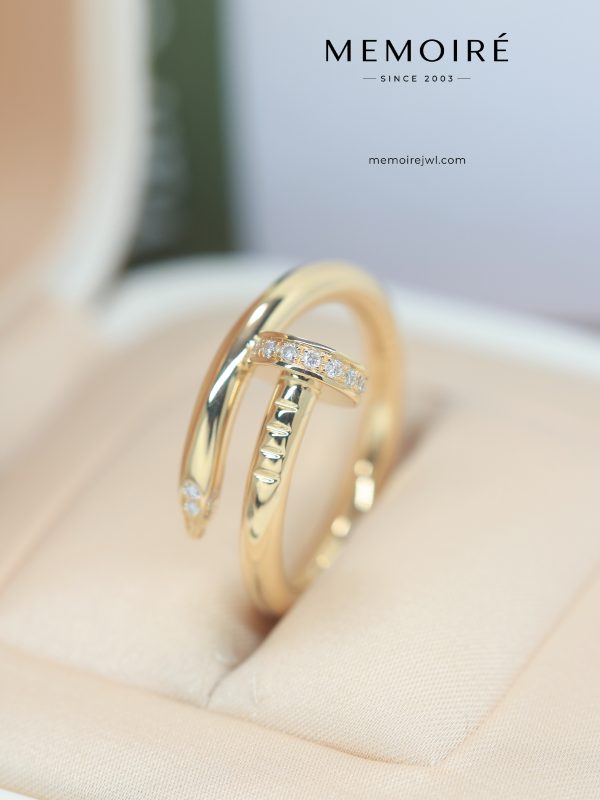MÉMOIRÉ 18K Gold Disk Side Diamond Open Wrap Ring