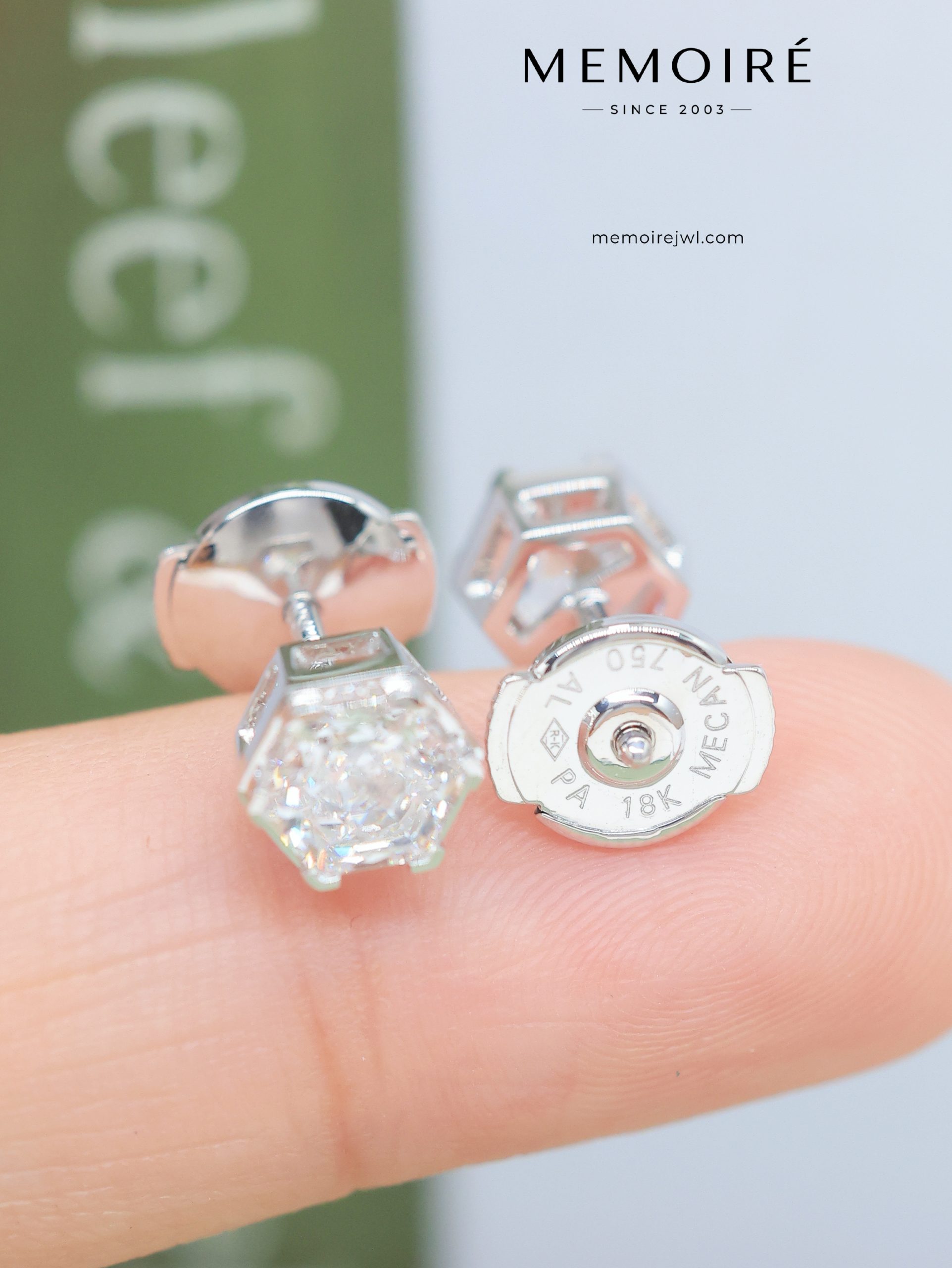 MEMOIRÉ Platinum Hexagonal Honeycomb Single Diamond Stud Earrings - Image 4