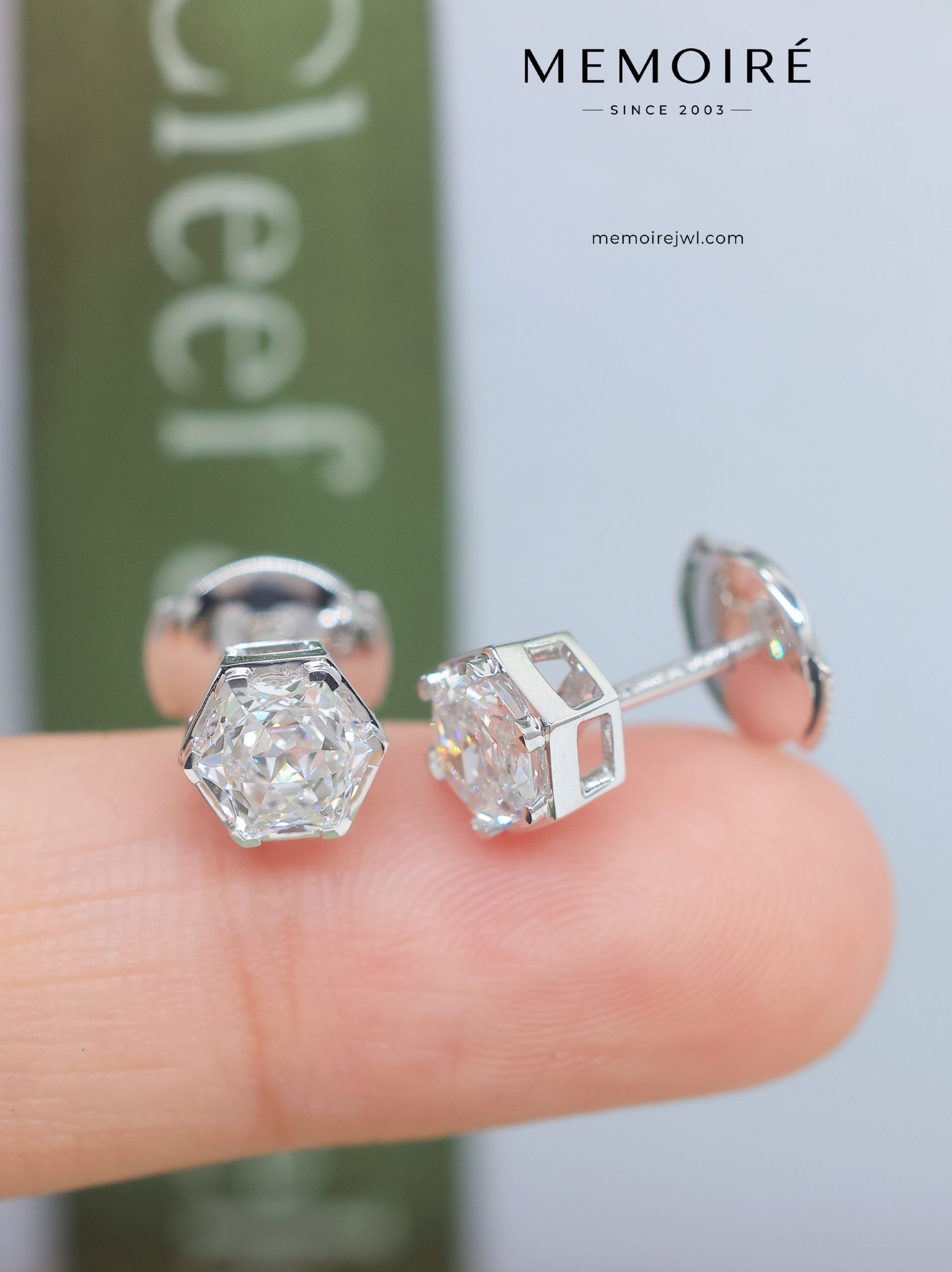MEMOIRÉ Platinum Hexagonal Honeycomb Single Diamond Stud Earrings - Image 5