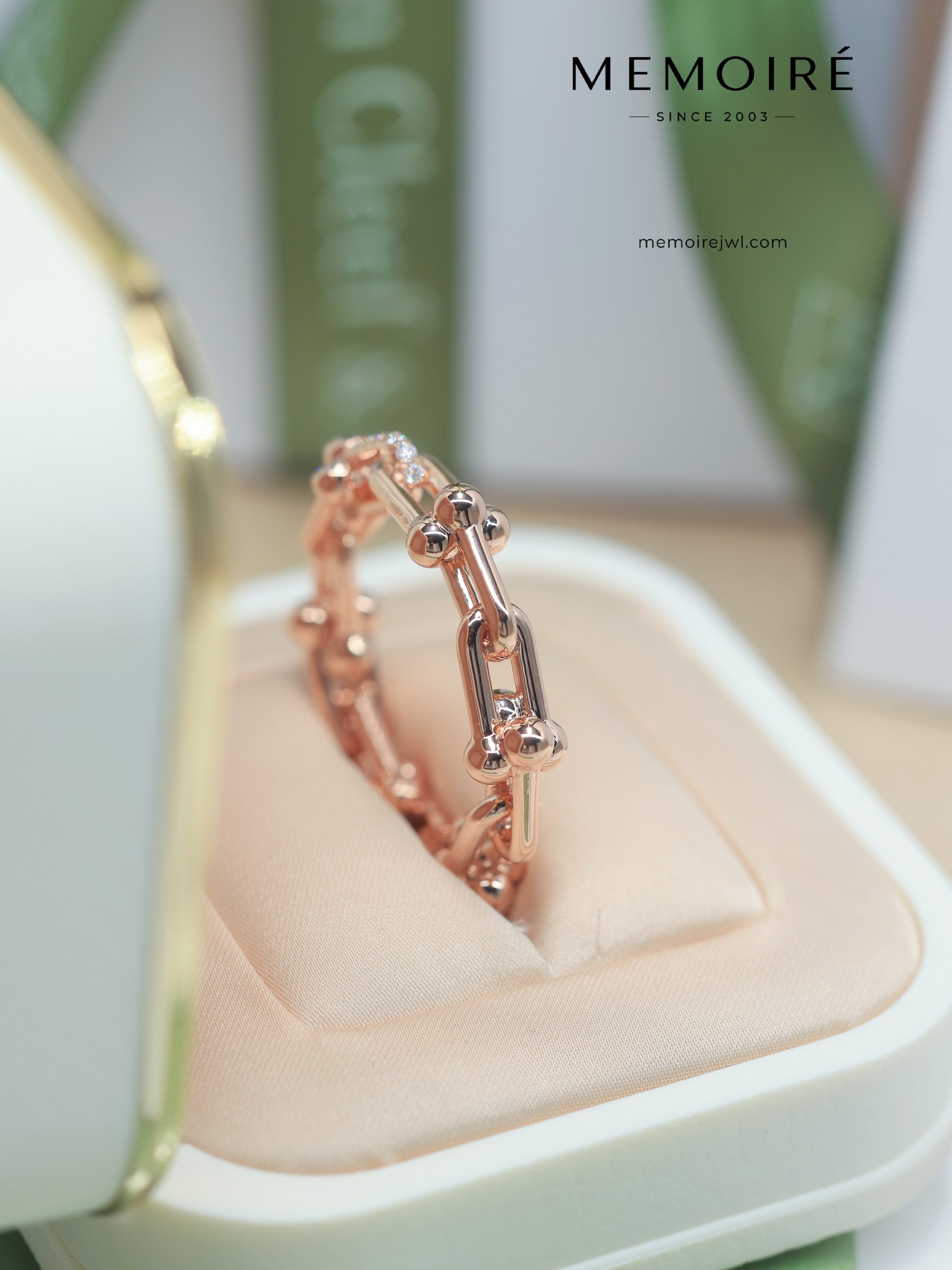 MEMOIRÉ U-Link Horseshoe Diamond Ring in Rose Gold - Image 4
