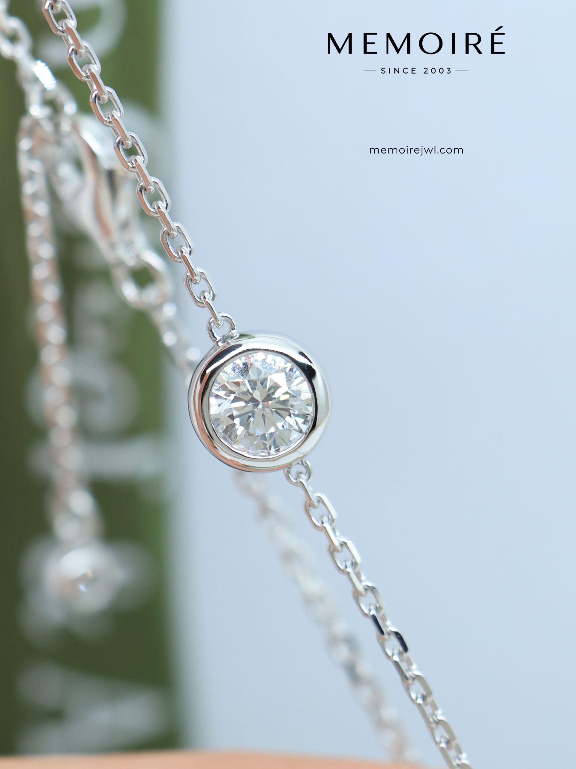 MÉMOIRÉ 18K White Gold Bezel Floating Diamond Necklace - Image 3