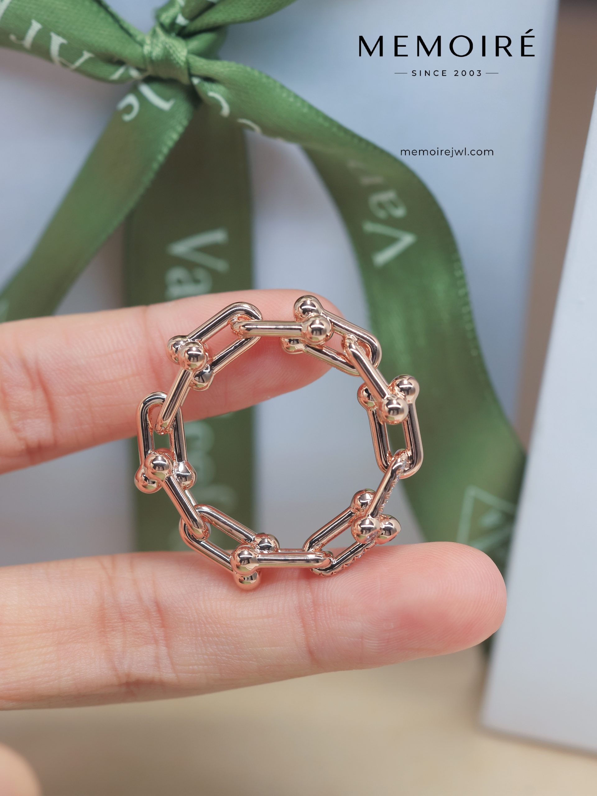 MEMOIRÉ U-Link Horseshoe Diamond Ring in Rose Gold - Image 5