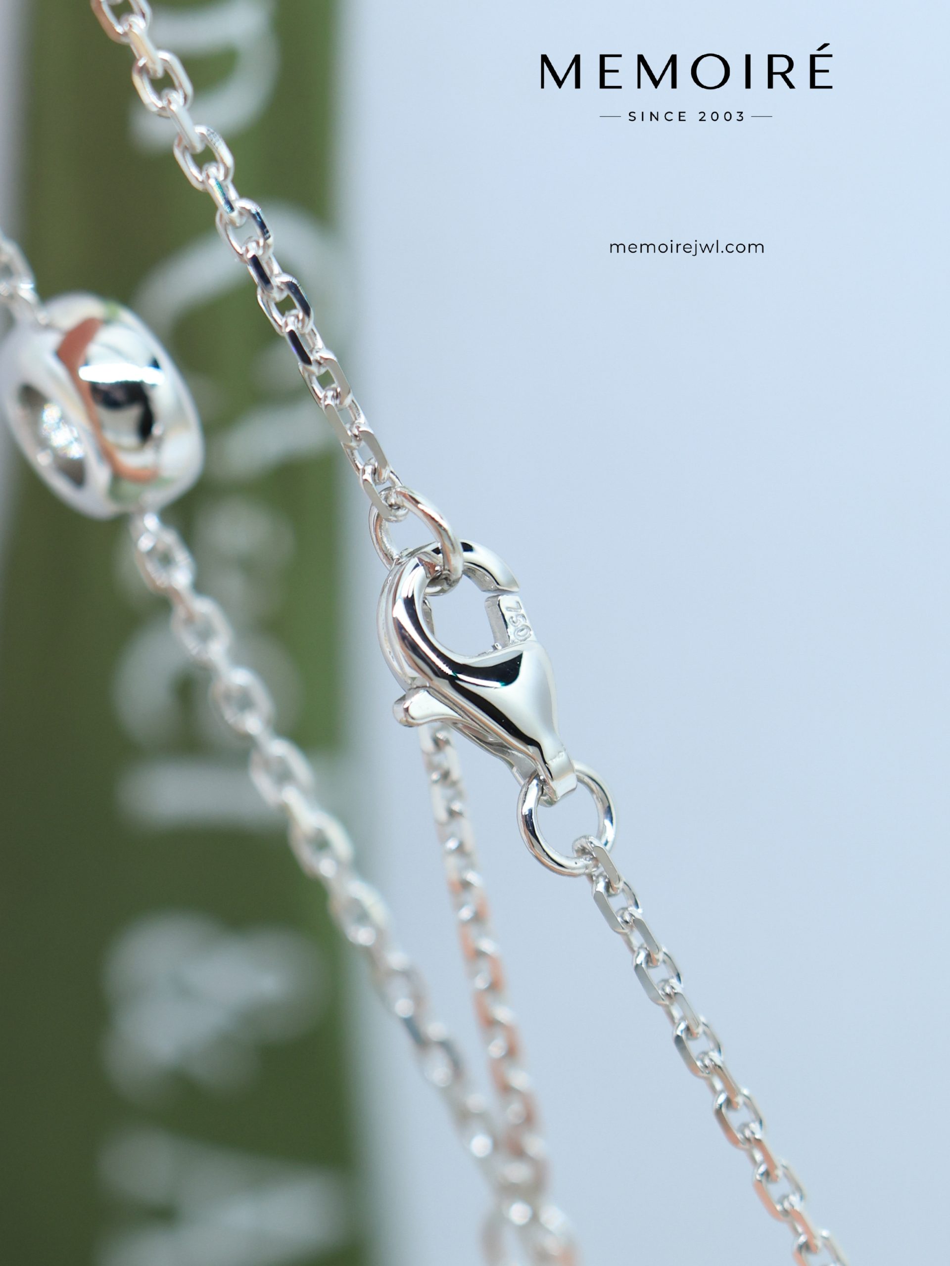 MÉMOIRÉ 18K White Gold Bezel Floating Diamond Necklace - Image 4
