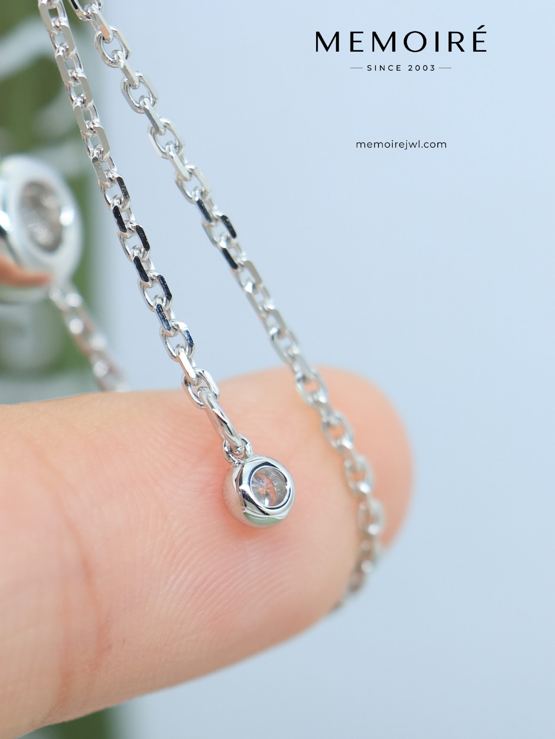 MÉMOIRÉ 18K White Gold Bezel Floating Diamond Necklace - Image 5