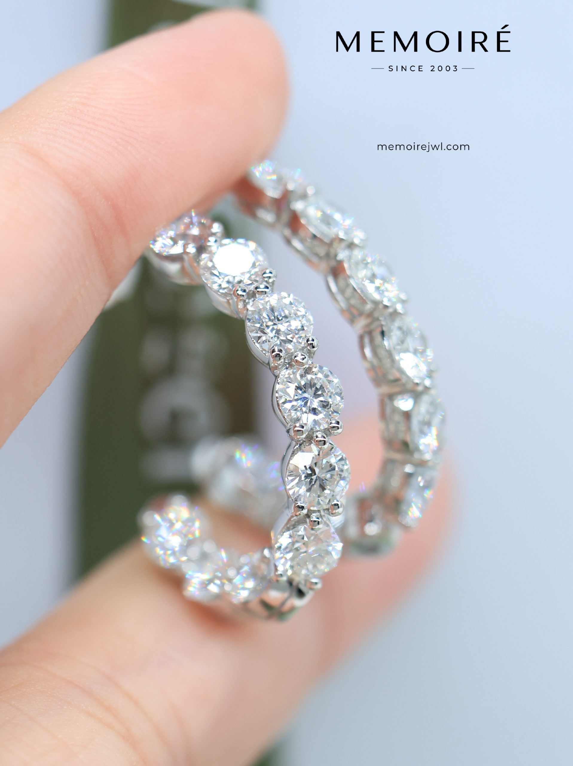 MEMOIRÉ Platinum Diamond Line Earrings