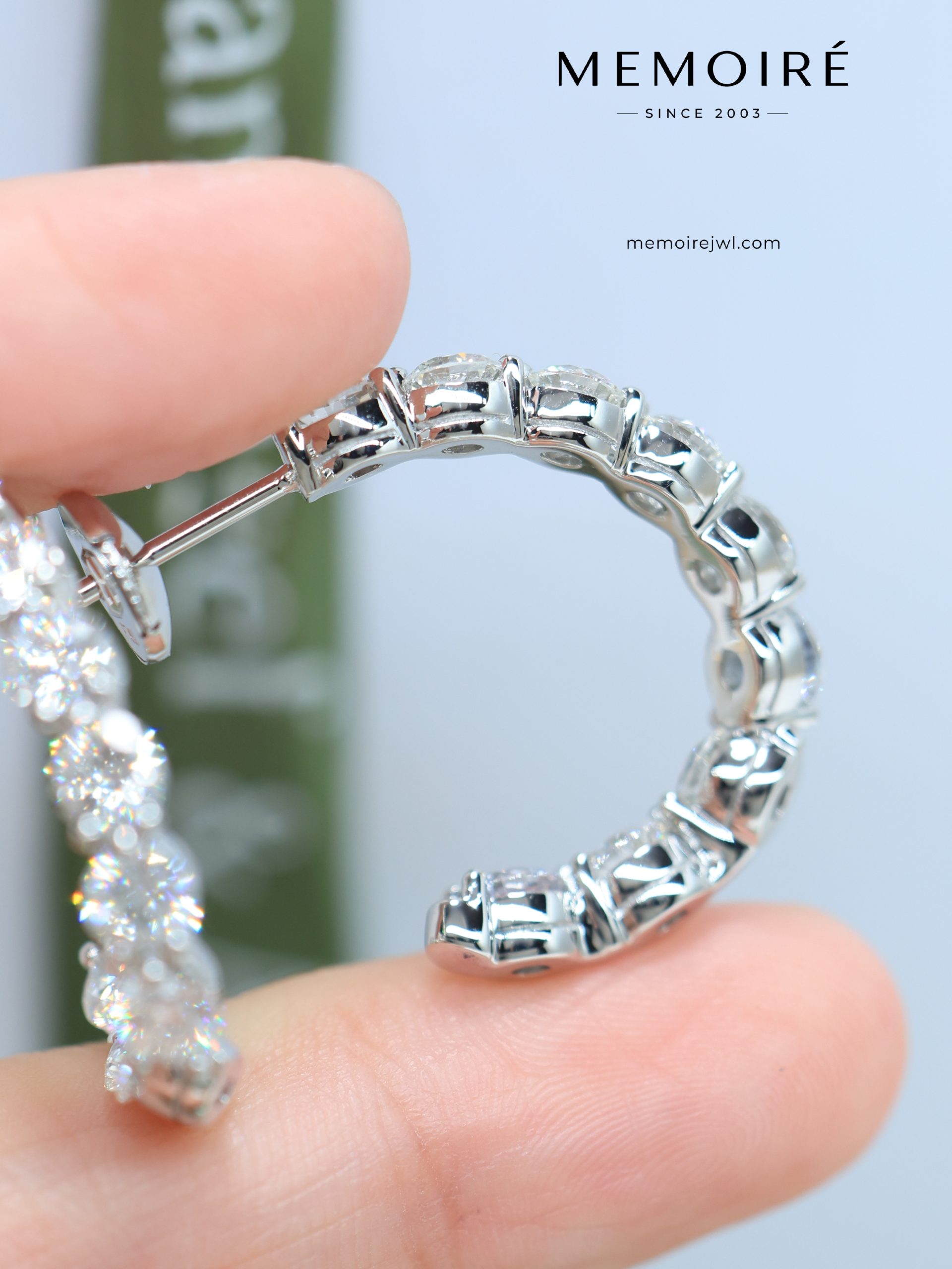 MEMOIRÉ Platinum Diamond Line Earrings - Image 4