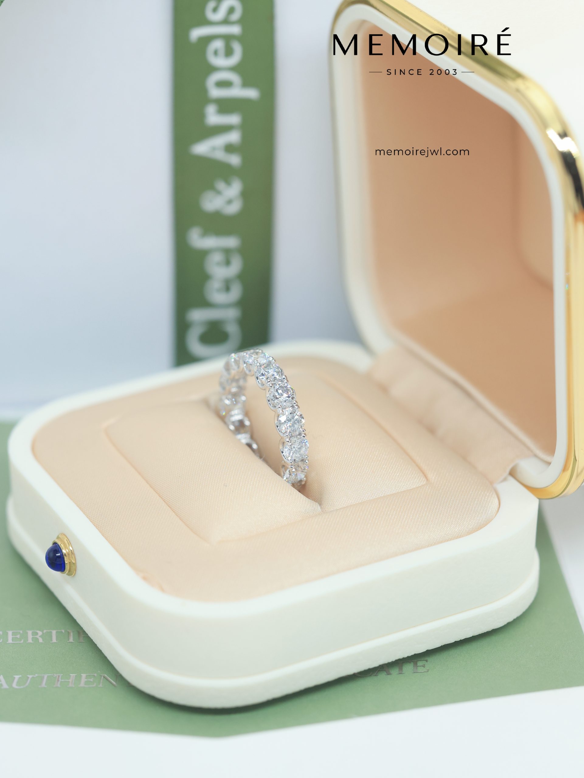 MÉMOIRÉ 18K White Gold Four Prong Full Round Eternity Ring