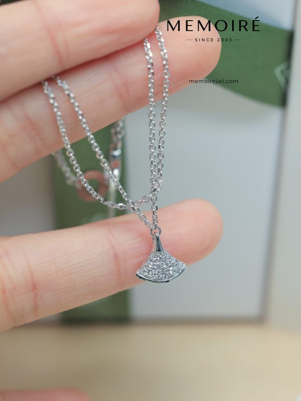MÉMOIRÉ Pave Diamond Fan 18K White Gold Dainty Pendant Necklace