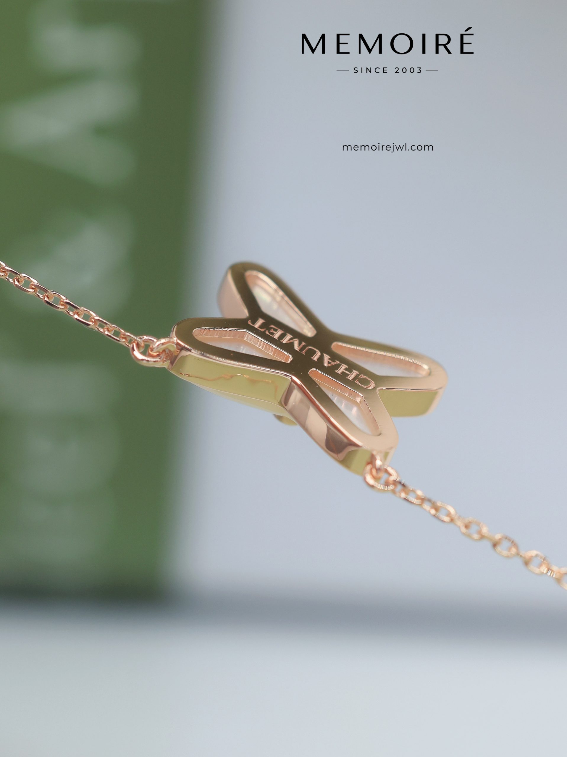 MEMOIRÉ Rose Gold Mother-of-Pearl Cross Necklace - Image 4