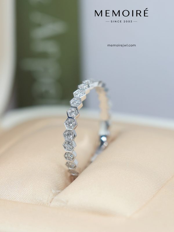 MEMOIRÉ Platinum Narrow Full-Pave Honeycomb Ring