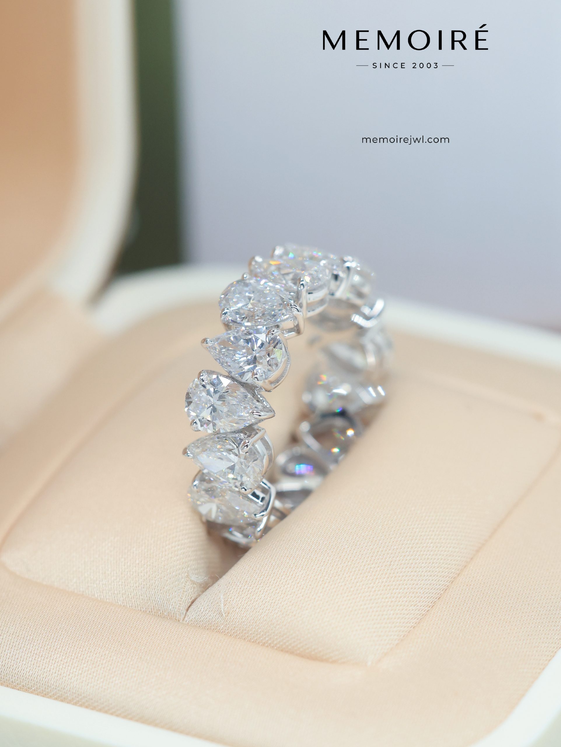 MÉMOIRÉ 18K White Gold Four Prong Full Round Eternity Ring - Image 3