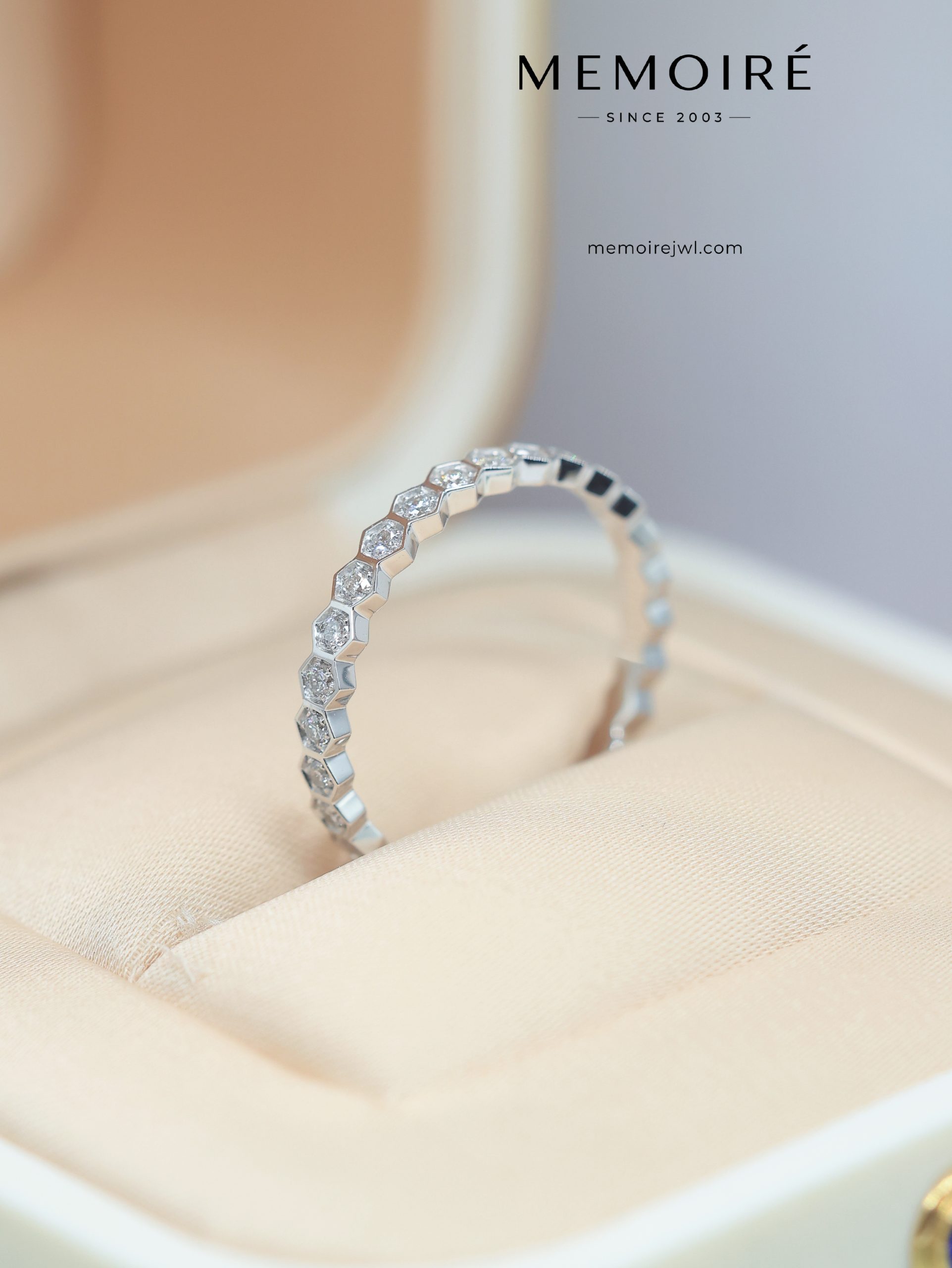 MEMOIRÉ Platinum Narrow Full-Pave Honeycomb Ring - Image 4