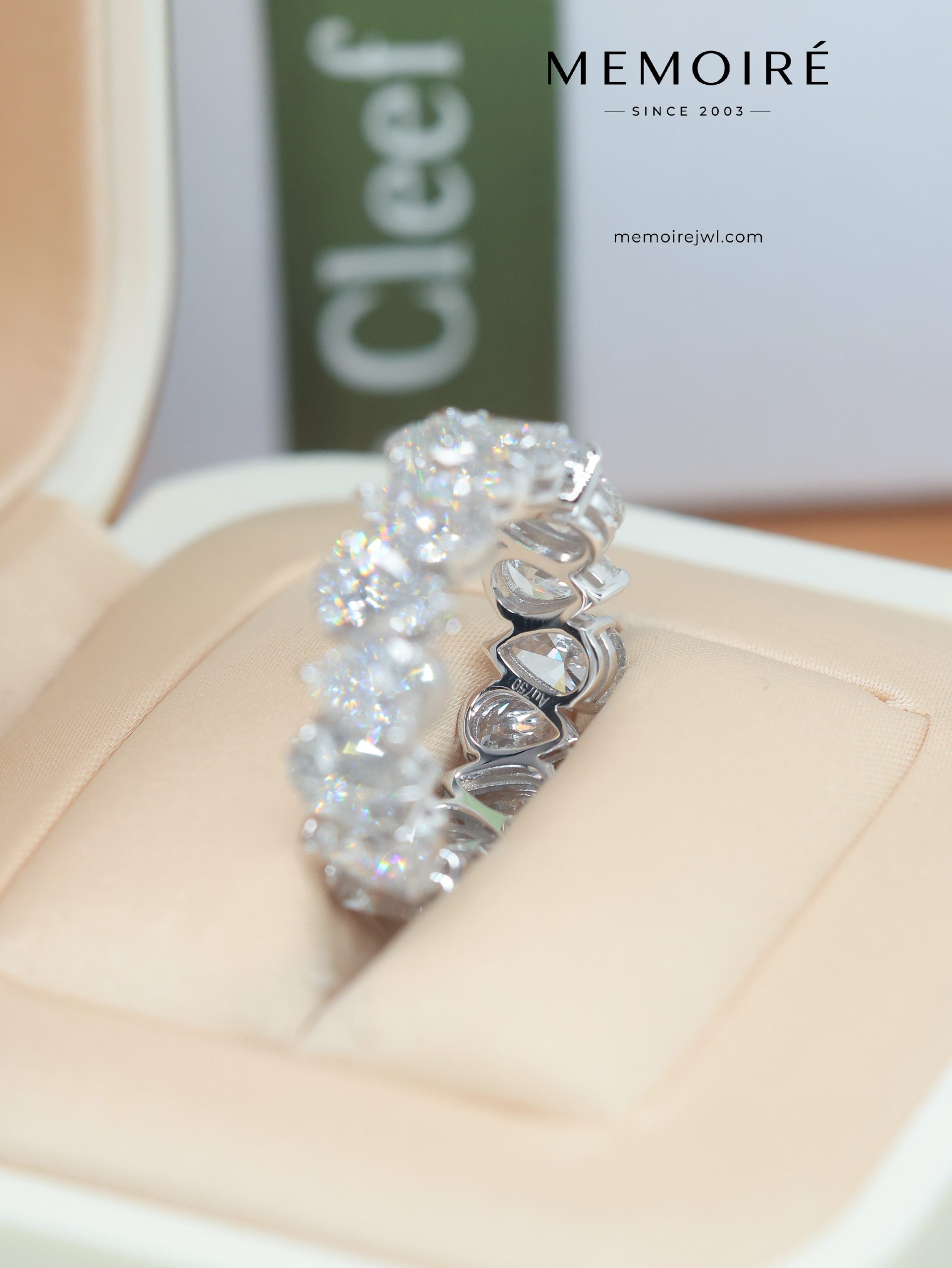 MÉMOIRÉ 18K White Gold Four Prong Full Round Eternity Ring - Image 4