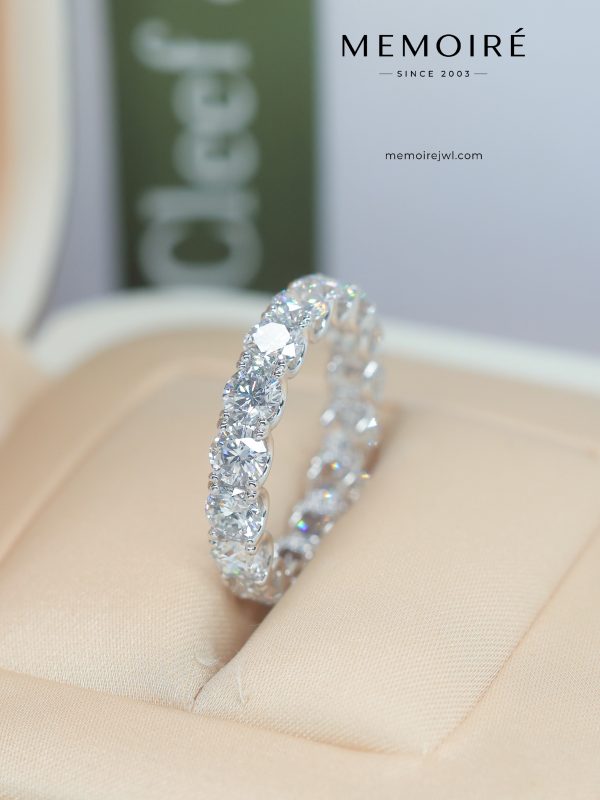 MÉMOIRÉ 18K White Gold Full Eternity Diamond Band Ring