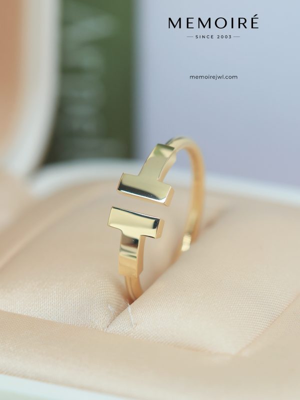 MEMOIRÉ Yellow Gold Double T Ring (No Diamonds)
