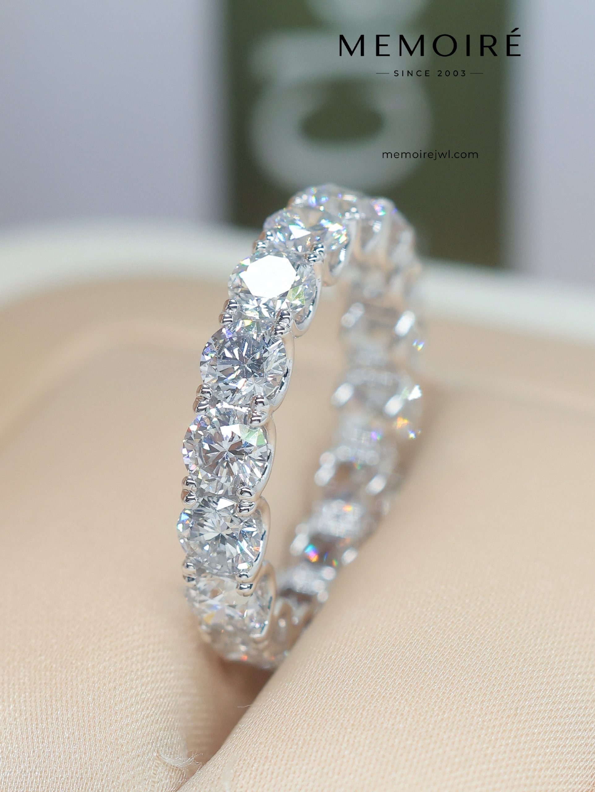 MÉMOIRÉ 18K White Gold Full Eternity Diamond Band Ring - Image 5