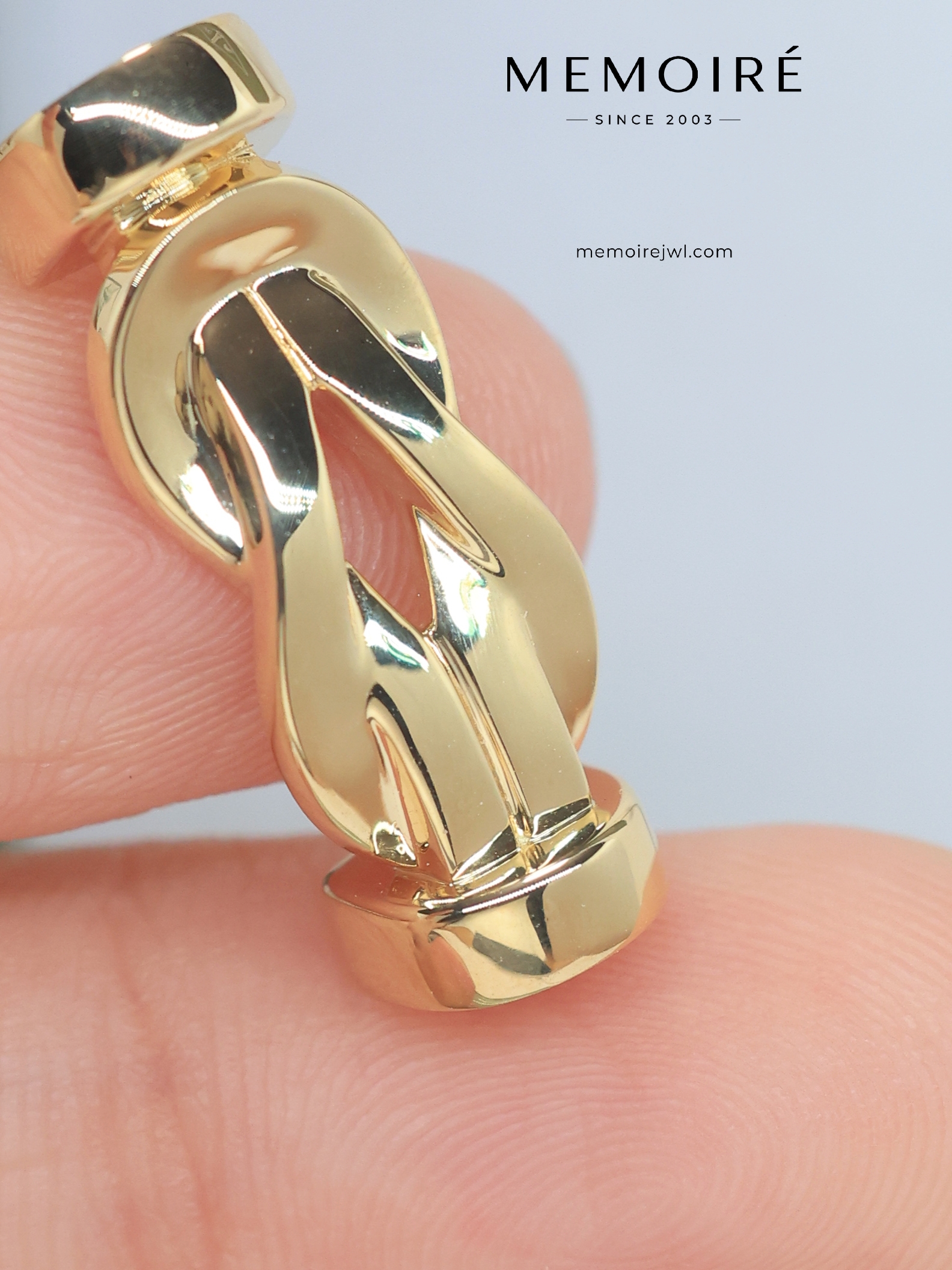 MEMOIRÉ Yellow Gold Large Plain Figure-Eight Buckle Head - Image 3