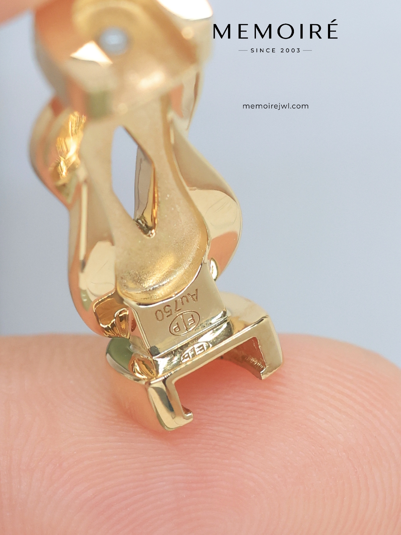 MEMOIRÉ Yellow Gold Large Plain Figure-Eight Buckle Head - Image 4