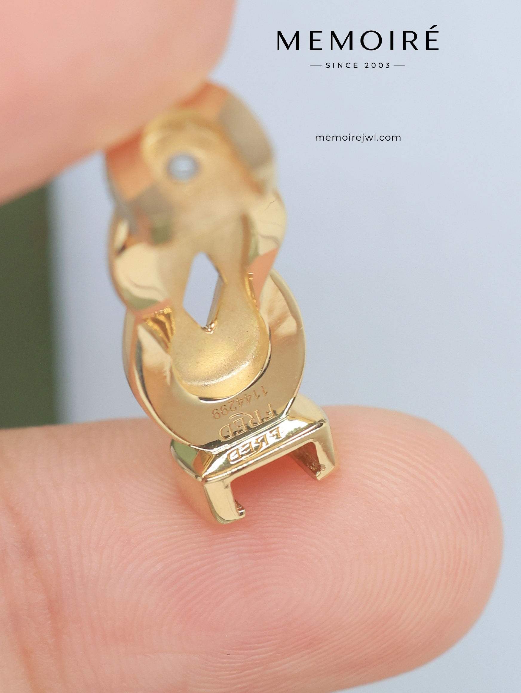 MEMOIRÉ Yellow Gold Large Plain Figure-Eight Buckle Head - Image 5