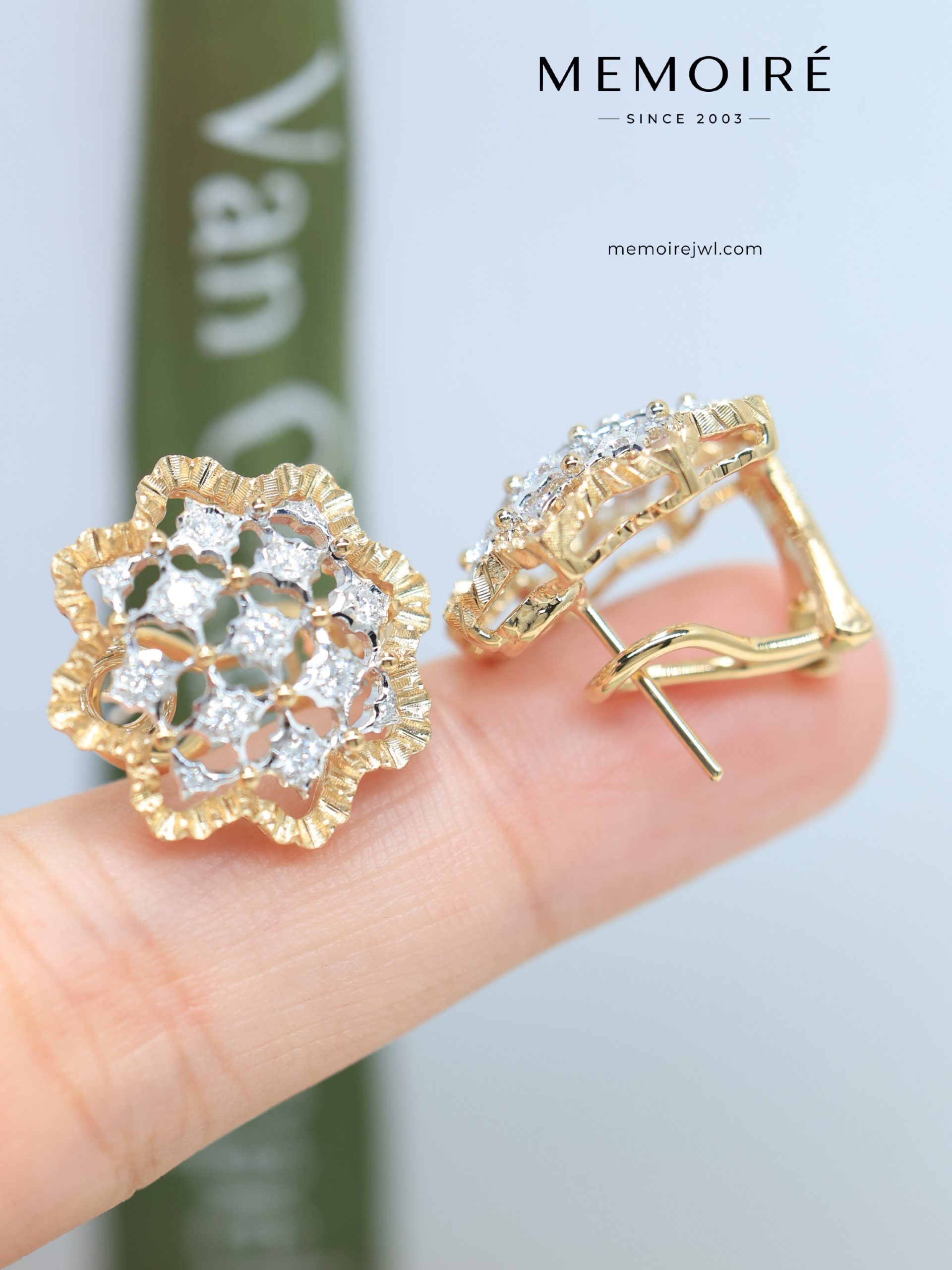 MEMOIRÉ 18K Two-Tone Gold Openwork Snowflake Diamond Stud Earrings - Image 4