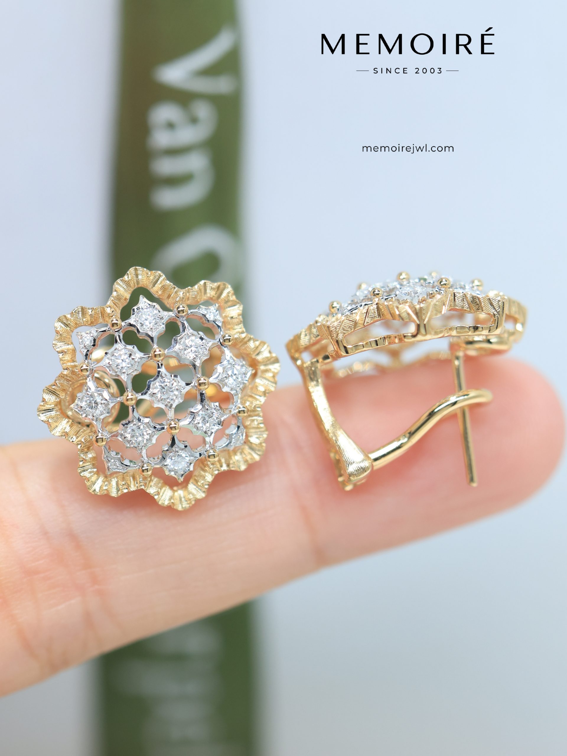 MEMOIRÉ 18K Two-Tone Gold Openwork Snowflake Diamond Stud Earrings - Image 5