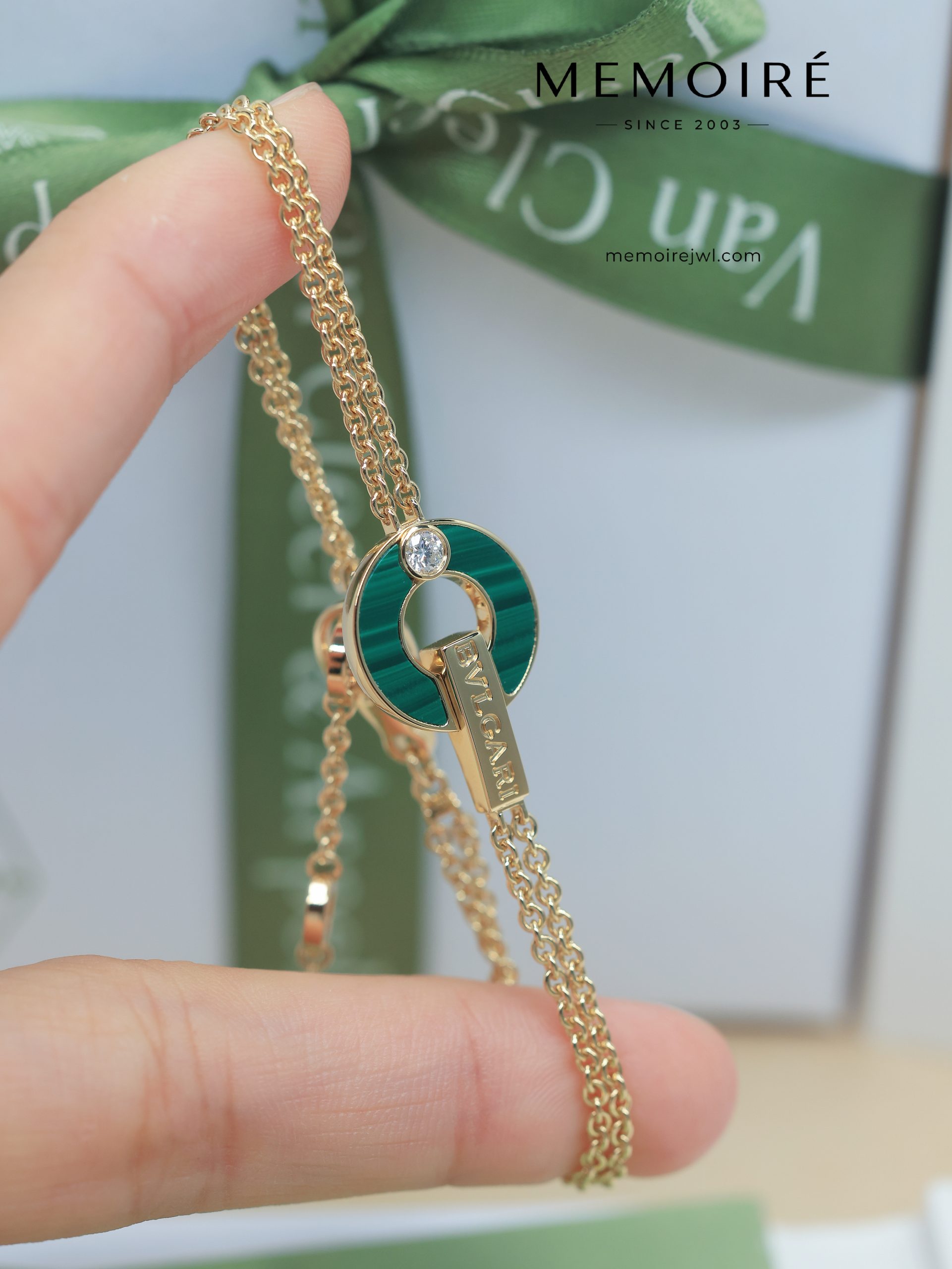 MÉMOIRÉ Malachite Circle Diamond 18K Yellow Gold Double Chain Bracelet - Image 3