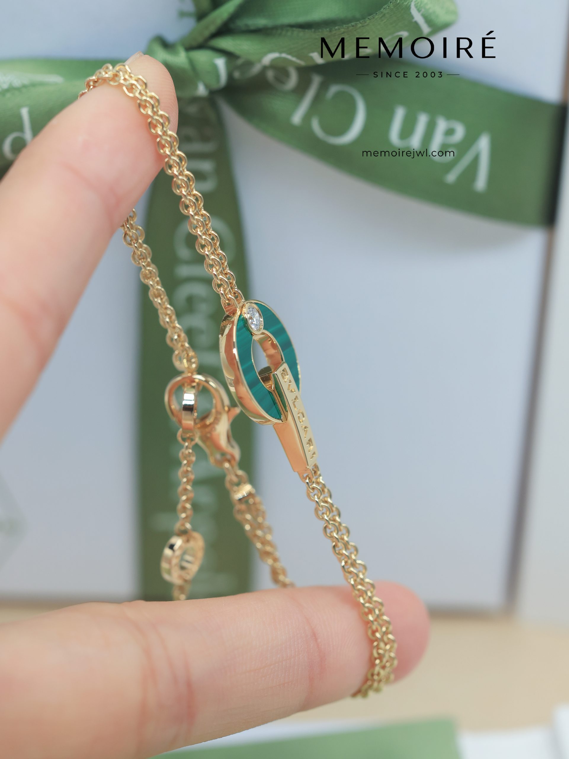 MÉMOIRÉ Malachite Circle Diamond 18K Yellow Gold Double Chain Bracelet - Image 4
