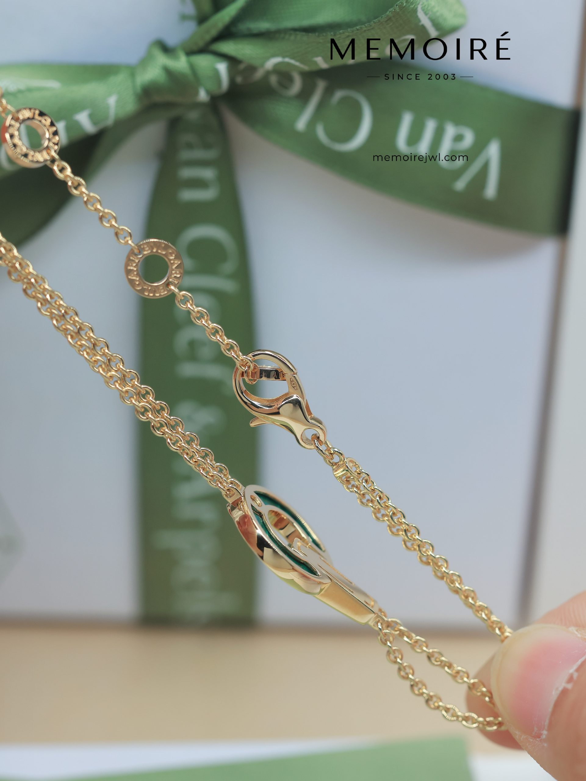 MÉMOIRÉ Malachite Circle Diamond 18K Yellow Gold Double Chain Bracelet - Image 5