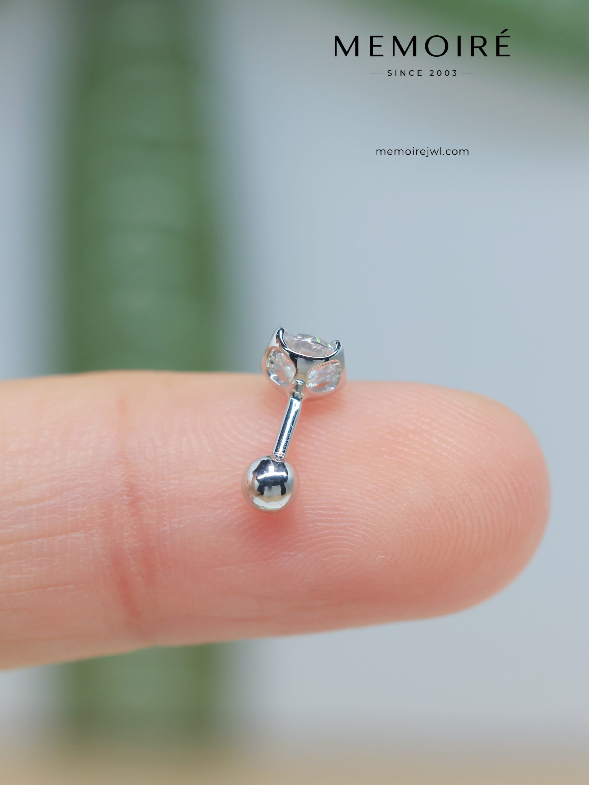 MÉMOIRÉ 18K White Gold Three Stone Screw Back Diamond Earring - Image 3