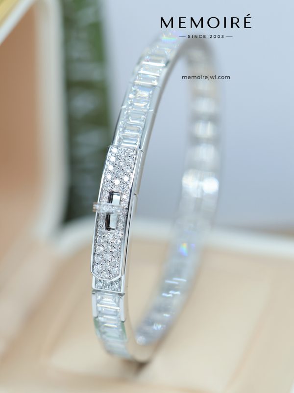 MÉMOIRÉ Full Baguette Diamond Lock 18K White Gold Bangle