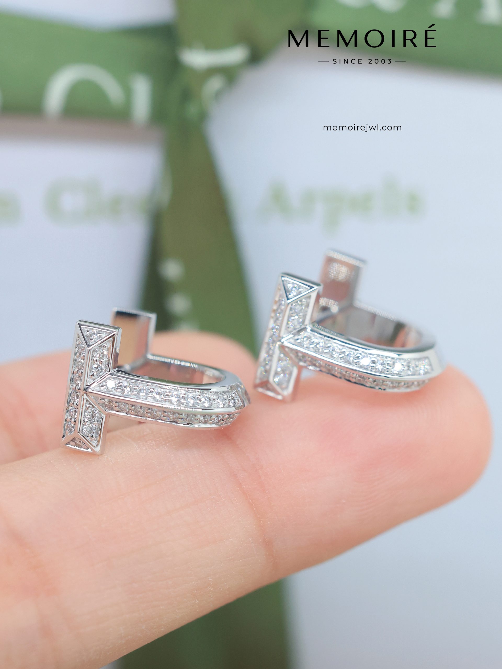 MEMOIRÉ Platinum Full-Pave Diamond U-Shaped Earrings