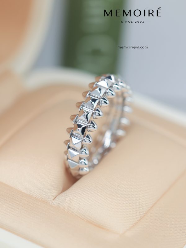 MÉMOIRÉ 18K White Gold Spike Eternity Ring