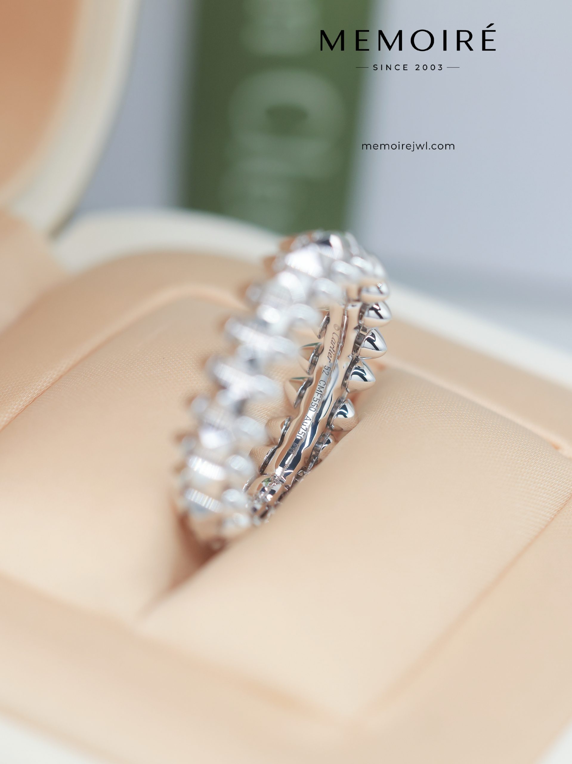 MÉMOIRÉ 18K White Gold Spike Eternity Ring - Image 4